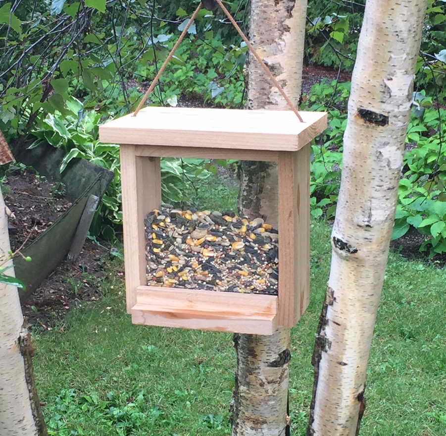 Friendly Feeder Gardenland USA - Wildlife Feeders & More!